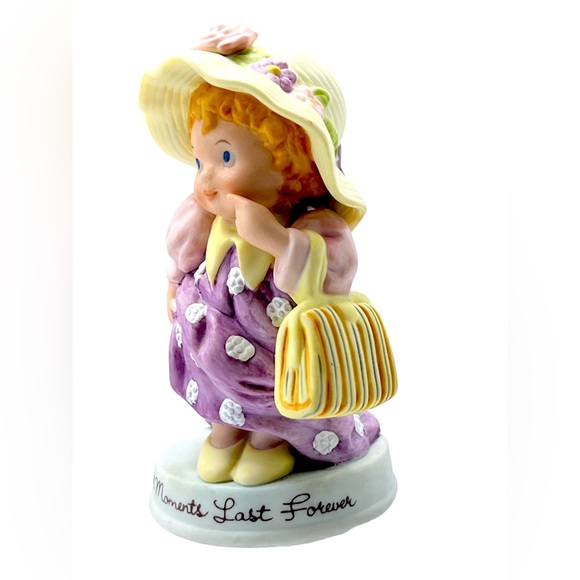 Avon "CHERISHED MOMENTS LAST FOREVER" Small Figurine - Picture 4 of 6